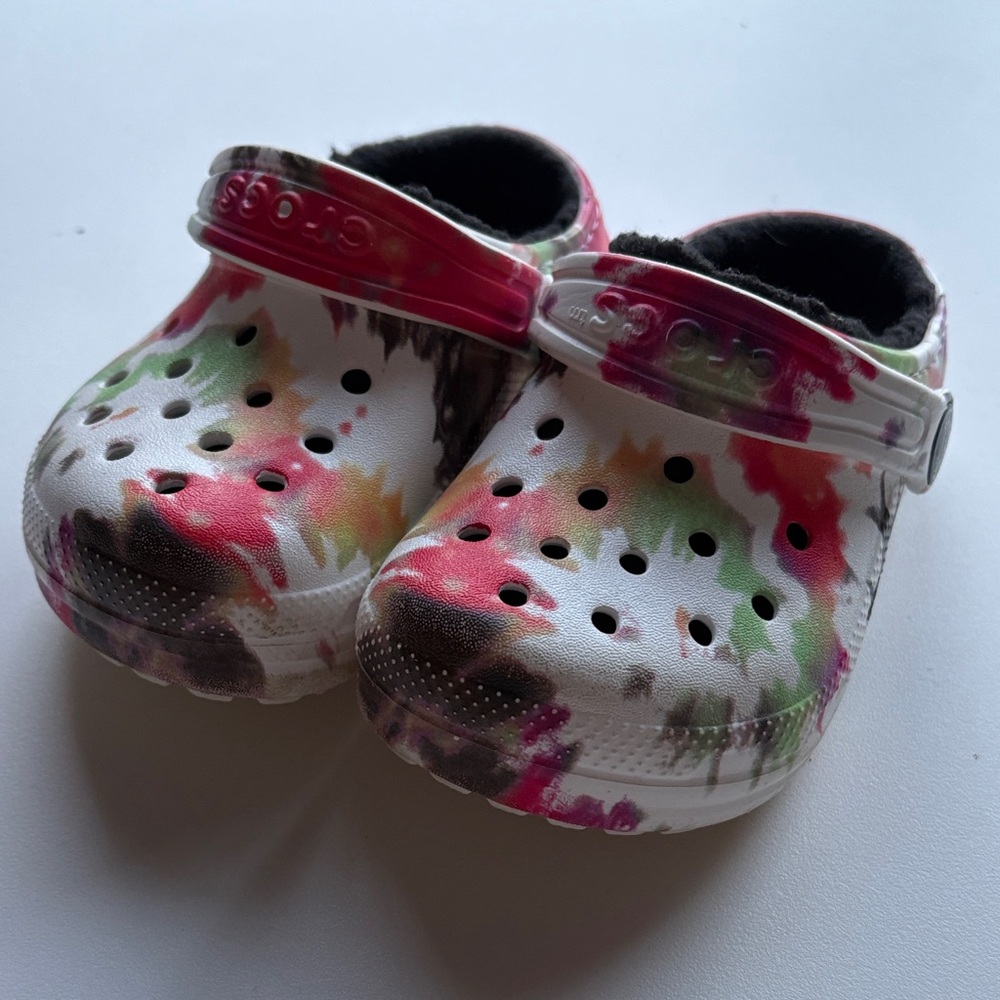 CROCS Kids Tie-Dye Clogs in White, Pink & Green